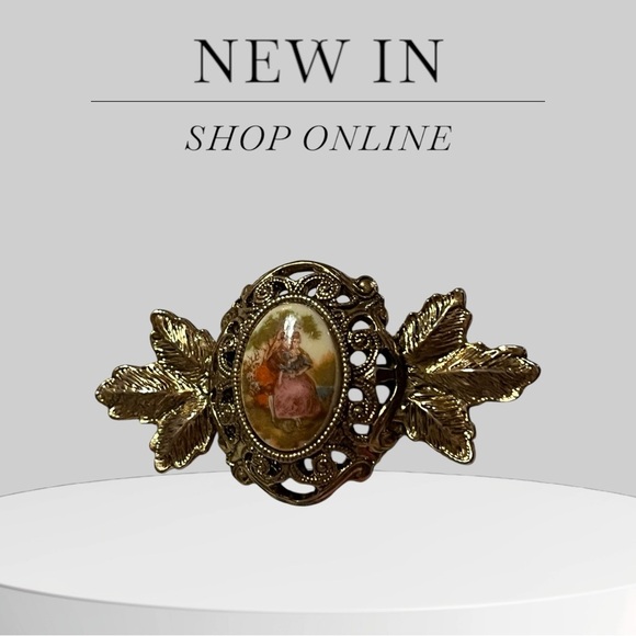 Vintage Gold Brooch with Artistic Centerpiece - Picture 3 of 8